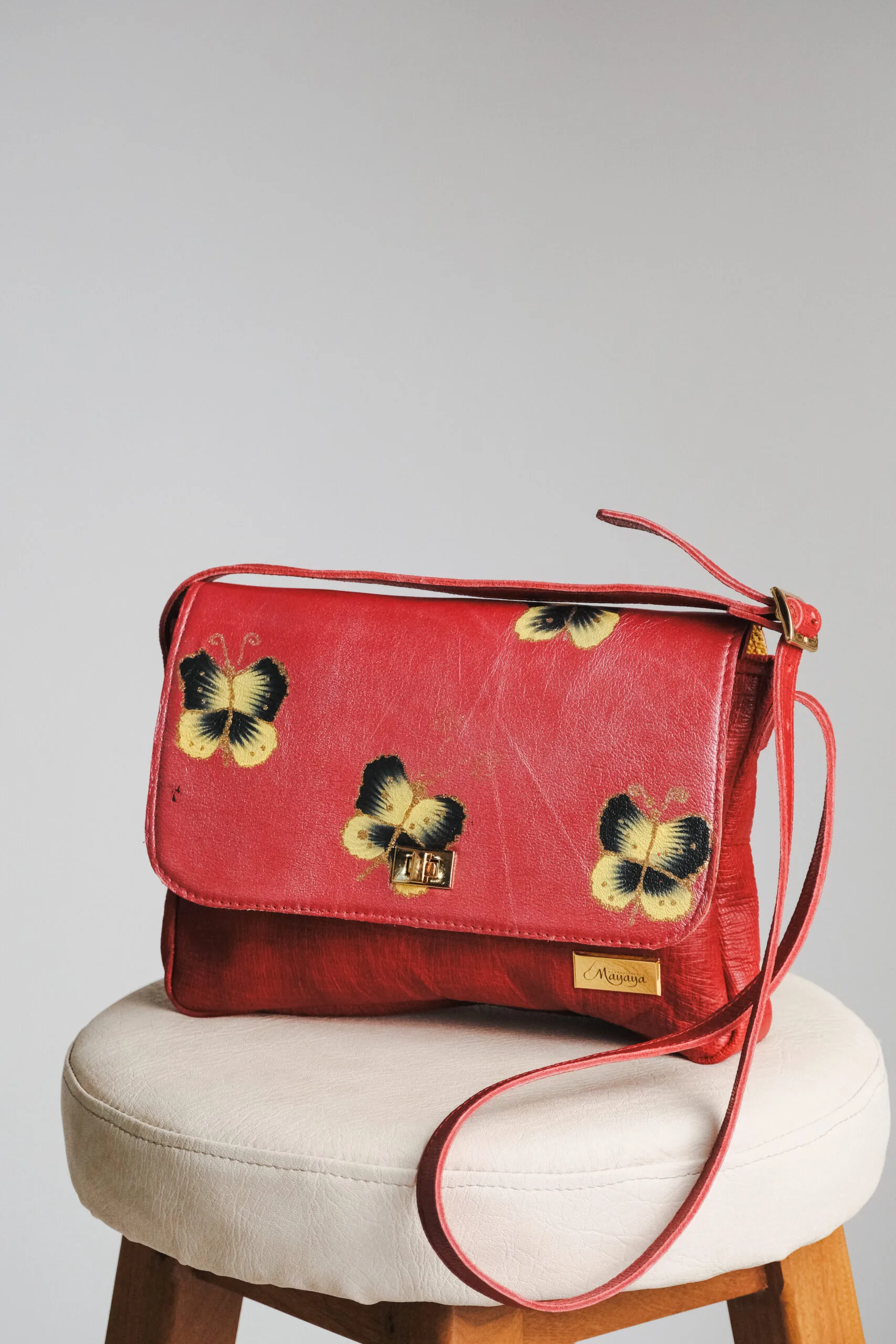Cartera Artesana roja con mariposas