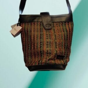 Tula Arriera en cuero y tela de telar manual