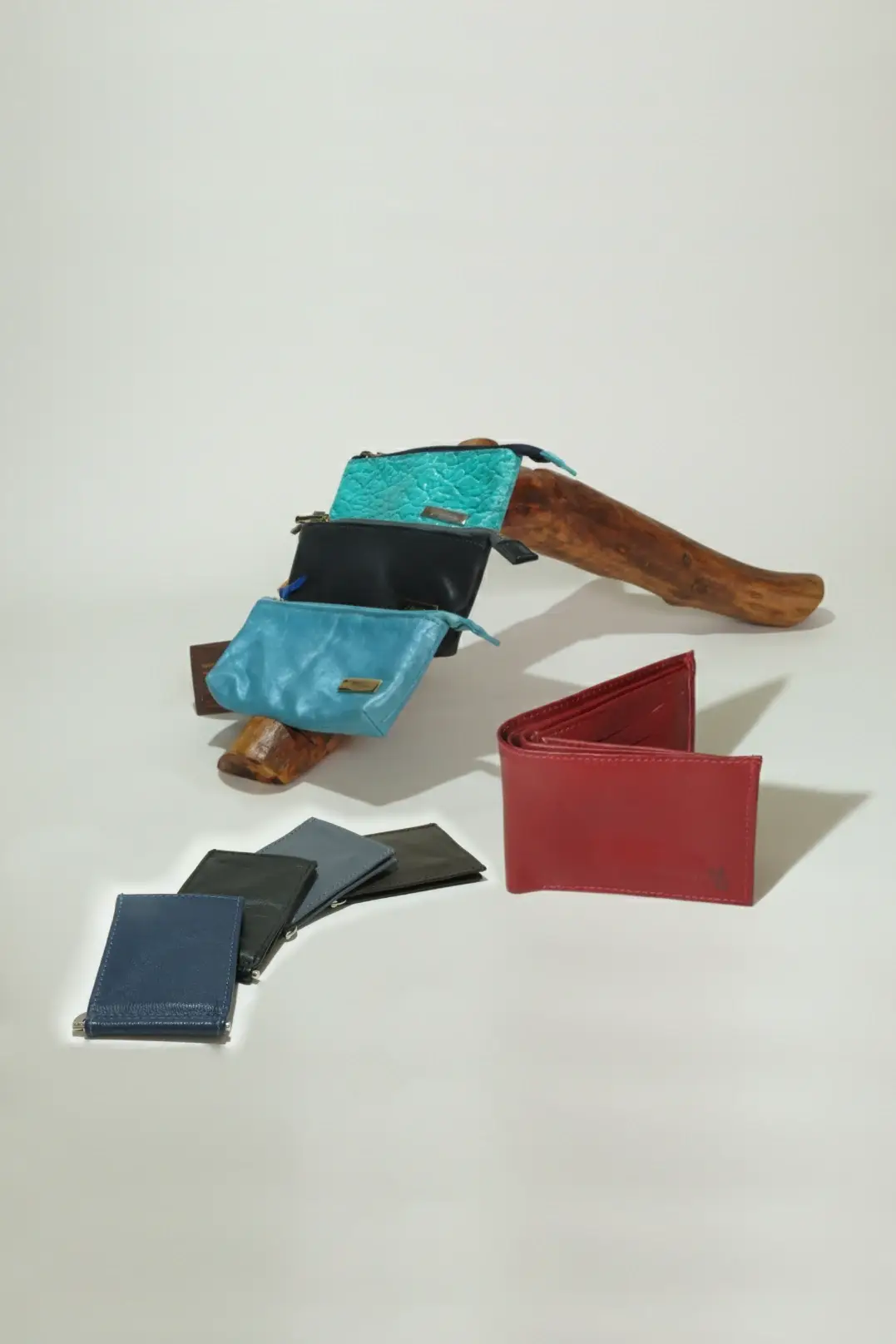 Accesorios de cuero como bulleteras y llaveros